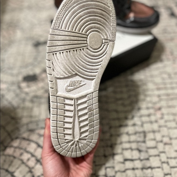 Nike Air Jordan 1 Hi OG Fearless High Top Sneaker (Women)
Size 7 - Picture 2 of 3